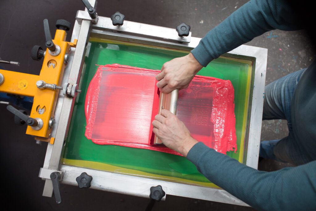 A Step-by-Step Guide to Choosing the Best Silk Screen Printer and How to Use One